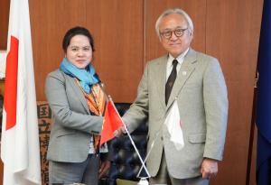 駐福岡ベトナム総領事離任に伴う議会表敬の写真2