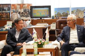 駐福岡大韓民国総領事による議長表敬の画像2