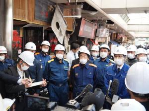 旦過市場の火災による被害状況視察の写真3