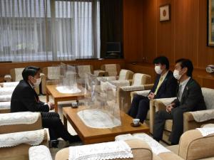 服部誠太郎新福岡県知事が県議会を訪問されましたの写真2