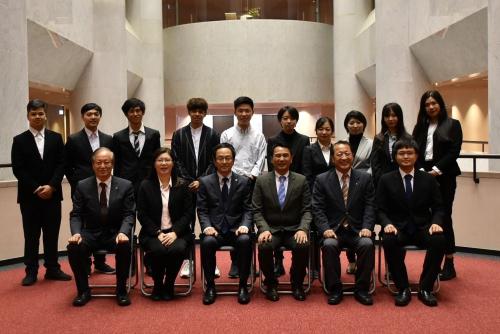 デジタルコンテンツ分野での青少年交流・育成事業参加者による議会表敬の写真2