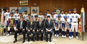 春のセンバツ高校野球大会に出場する筑陽学園の皆さんが県議会を訪問されましたの写真