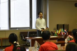 海外福岡県人会の子どもたちが県議会を訪問されましたの写真1