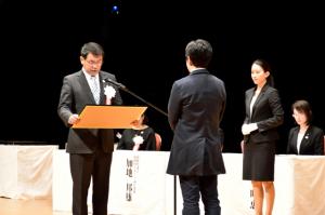 福岡県議会議長特別感謝状贈呈の写真1