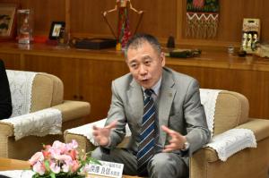国連ハビタット福岡本部長が県議会を訪問されましたの写真1