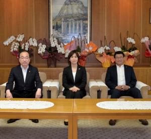 リオデジャネイロパラリンピック日本代表選手が県議会を訪問されましたの写真１