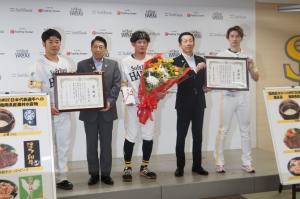 福岡県ゆかりのWBC日本代表選手に対する感謝状贈呈の写真1