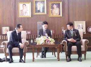 福岡県議会バンコク都議会訪問の写真1