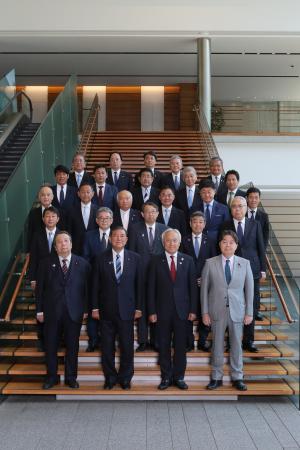 内閣総理大臣と都道府県議会議長との懇談会の画像