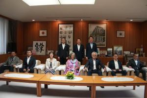 国連ハビタット アナクラウディア・ロスバッハ事務局長による議会表敬の写真1