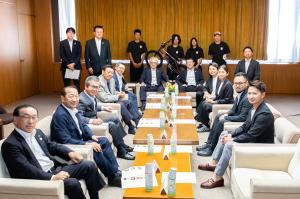 「マイナビpresents 2025 アジアＢＭＸフリースタイル選手権」開催に係る全日本フリースタイルＢＭＸ連盟理事長による議会表敬の写真1