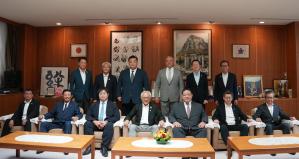 公益財団法人日本相撲協会　九州場所担当部長（親方）表敬の写真