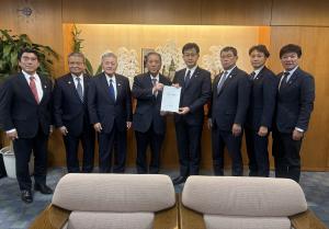 九州各県議会議長会による政府等への提言活動の写真1