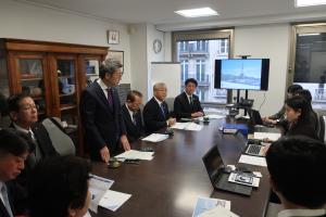 「パリ訪問団」によるフランス・パリへの訪問の写真1