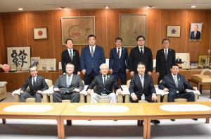 公益財団法人日本相撲協会　九州場所担当部長（親方）表敬の画像