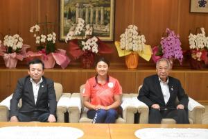 東京2020オリンピックカヌー競技　桐明輝子選手が県議会を表敬されましたの写真1