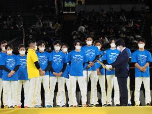 福岡ソフトバンクホークスに感謝状を贈呈の写真