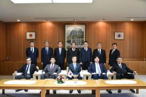 在福岡大韓民国総領事が県議会を訪問されましたの写真