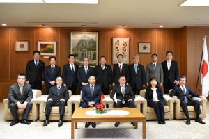 何振良 中国駐福岡総領事　離任に伴う表敬訪問の写真