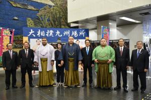 大相撲11月場所開催に伴う横綱・大関による県庁表敬の写真1