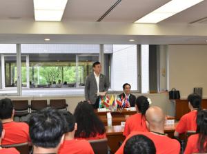 海外福岡県人会の子どもたちが県議会を訪問されましたの写真1